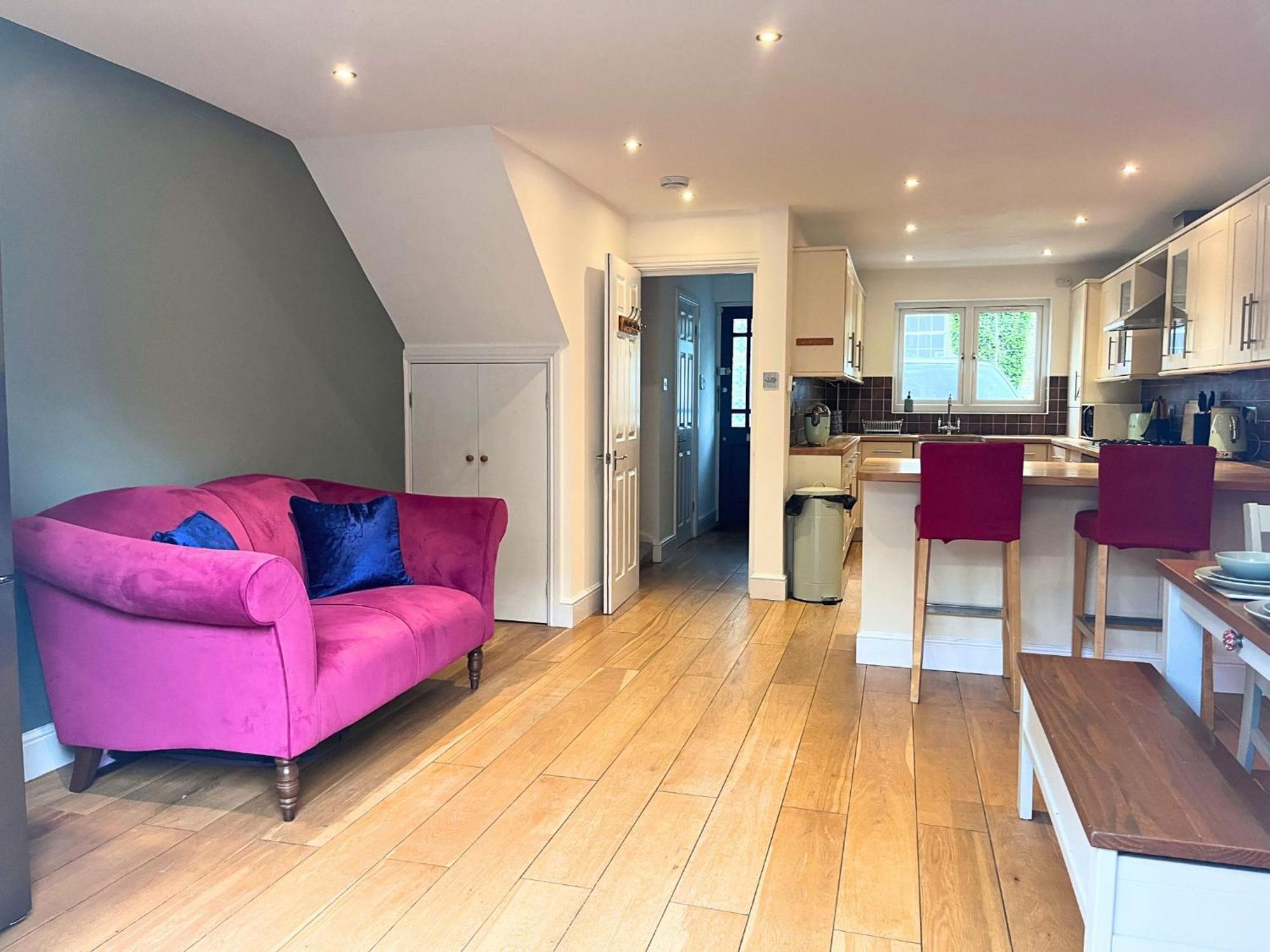 Jekyll'S On Hyde - Spacious Town House - Central Winchester - Free Parking, Sleeps 5 - By Xplus Stays Εξωτερικό φωτογραφία