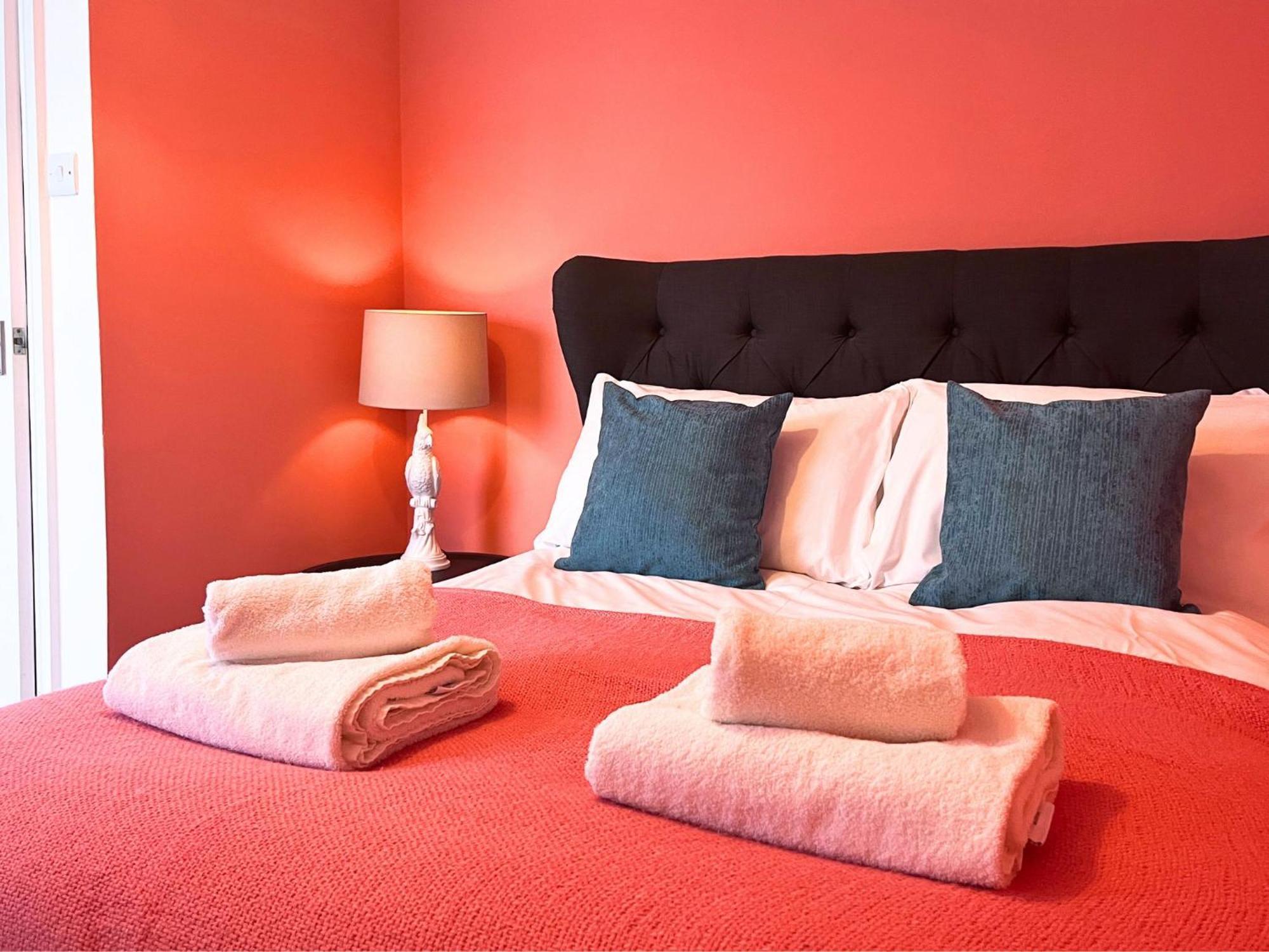 Jekyll'S On Hyde - Spacious Town House - Central Winchester - Free Parking, Sleeps 5 - By Xplus Stays Εξωτερικό φωτογραφία