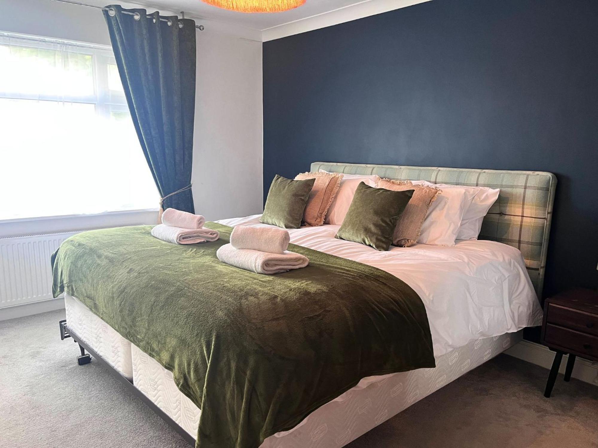 Jekyll'S On Hyde - Spacious Town House - Central Winchester - Free Parking, Sleeps 5 - By Xplus Stays Εξωτερικό φωτογραφία