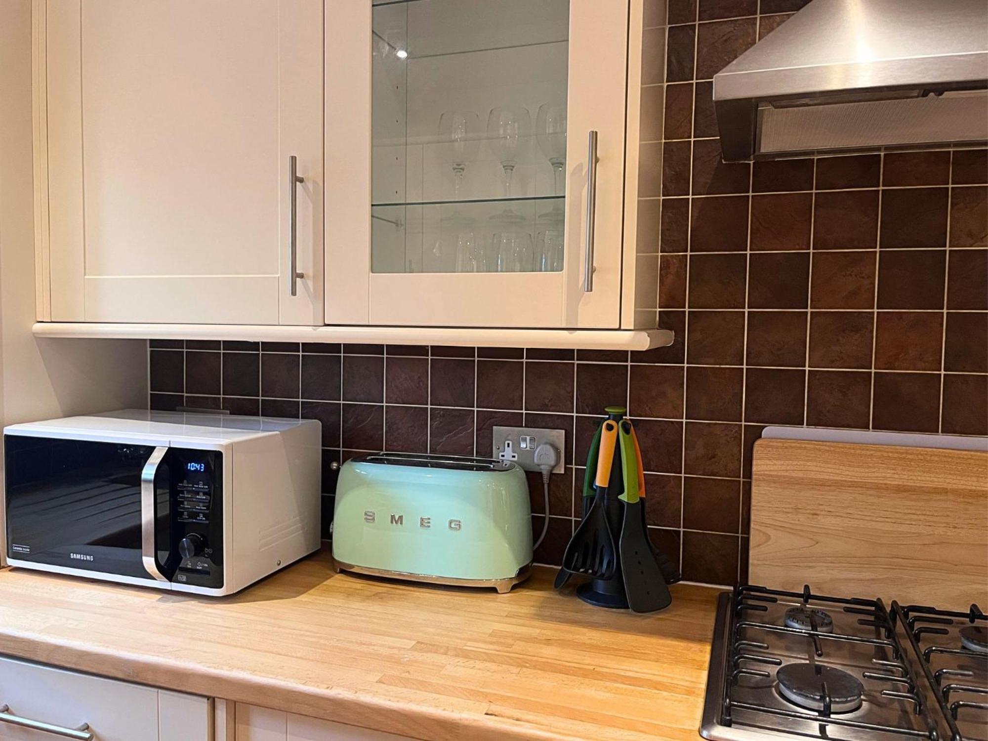 Jekyll'S On Hyde - Spacious Town House - Central Winchester - Free Parking, Sleeps 5 - By Xplus Stays Εξωτερικό φωτογραφία