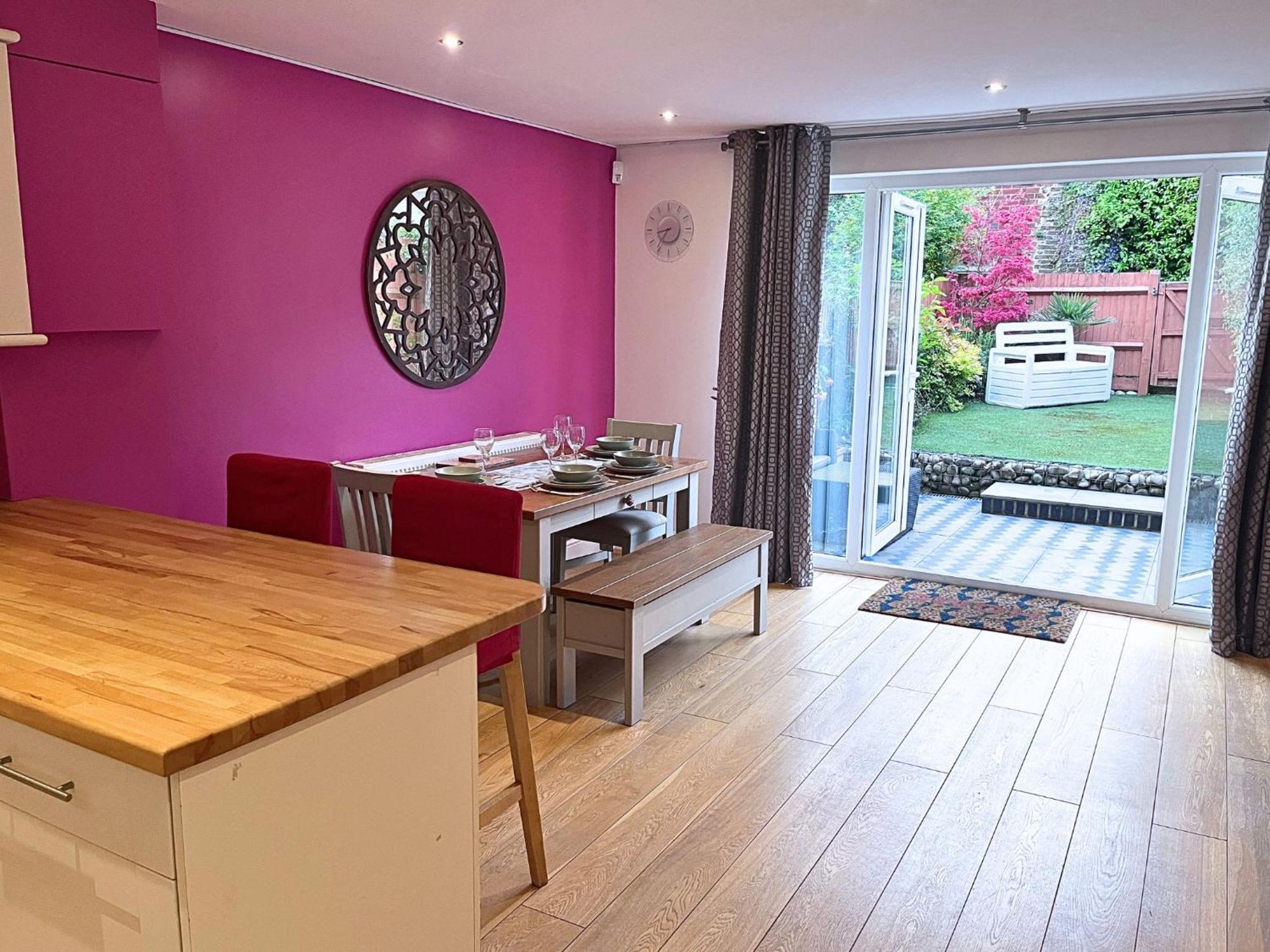 Jekyll'S On Hyde - Spacious Town House - Central Winchester - Free Parking, Sleeps 5 - By Xplus Stays Εξωτερικό φωτογραφία