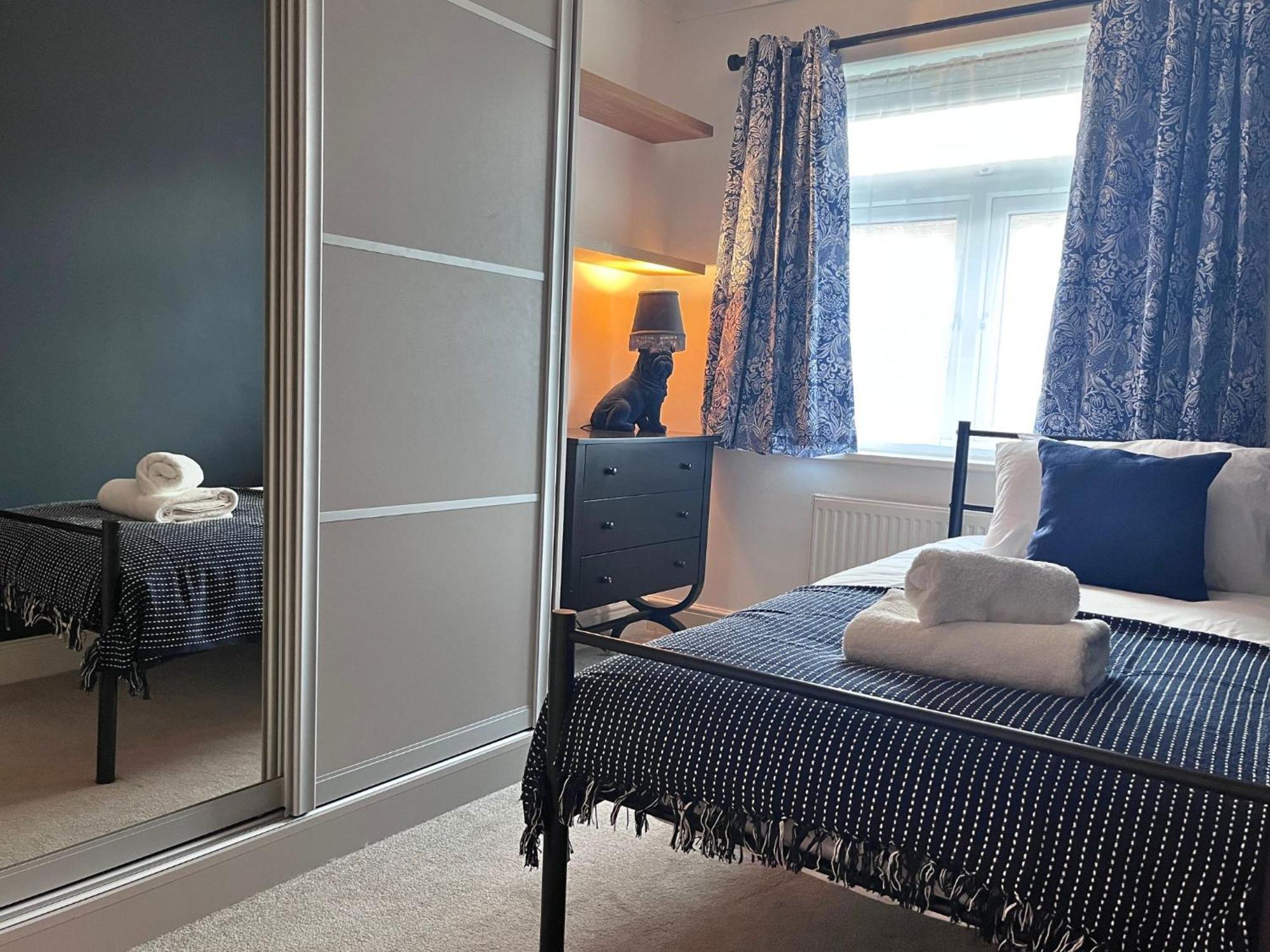 Jekyll'S On Hyde - Spacious Town House - Central Winchester - Free Parking, Sleeps 5 - By Xplus Stays Εξωτερικό φωτογραφία